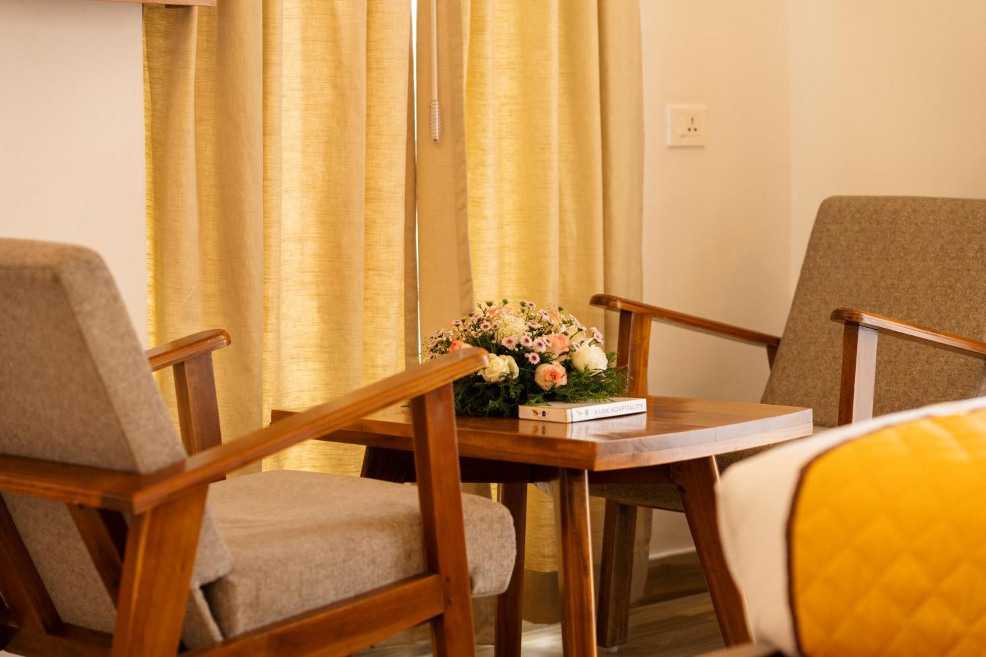 Solo Inn By Hawk Hospitality Kochi Εξωτερικό φωτογραφία