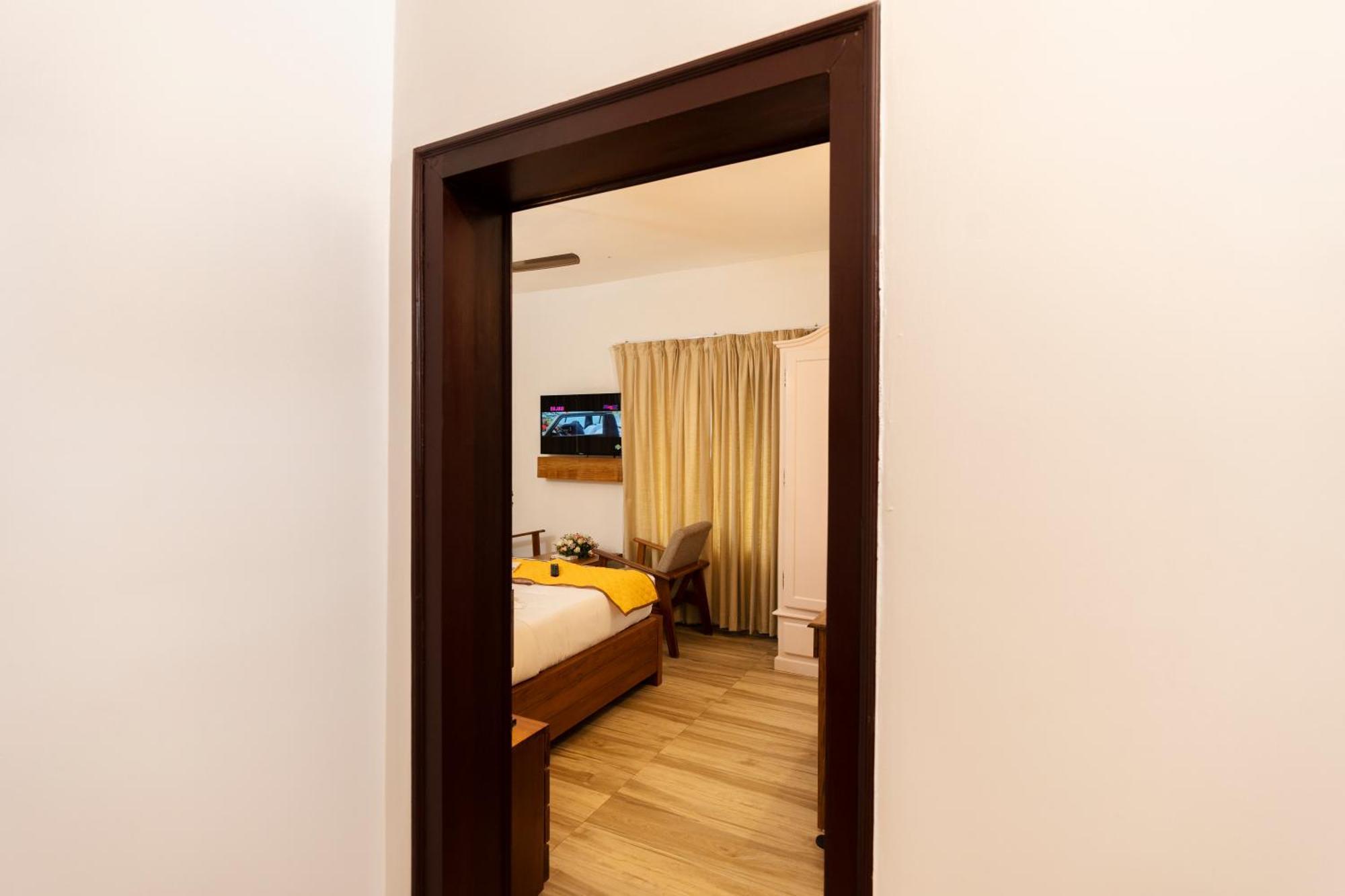Solo Inn By Hawk Hospitality Kochi Εξωτερικό φωτογραφία