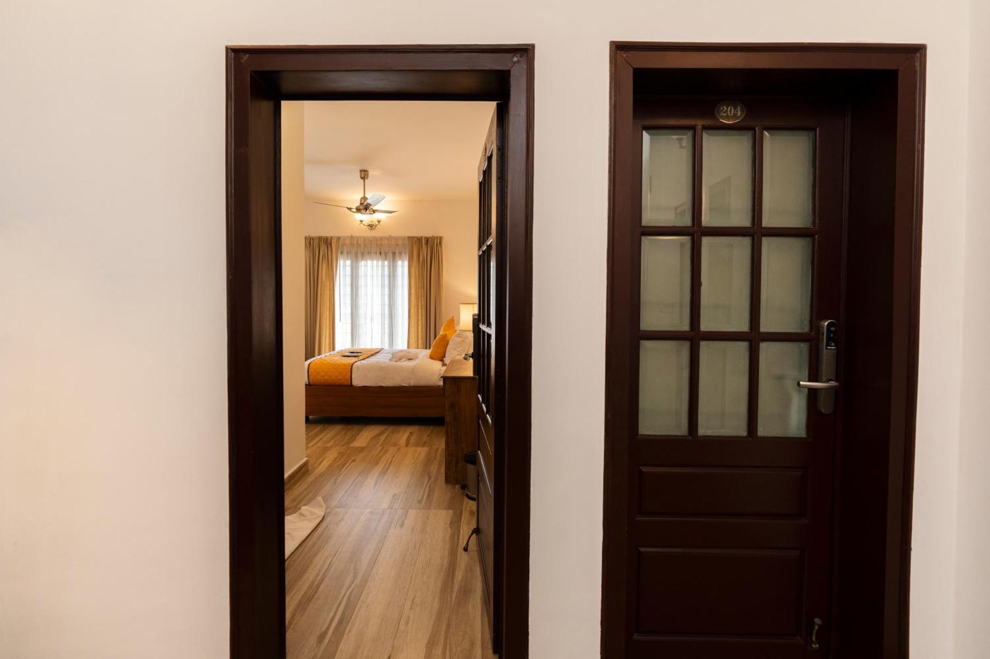 Solo Inn By Hawk Hospitality Kochi Εξωτερικό φωτογραφία