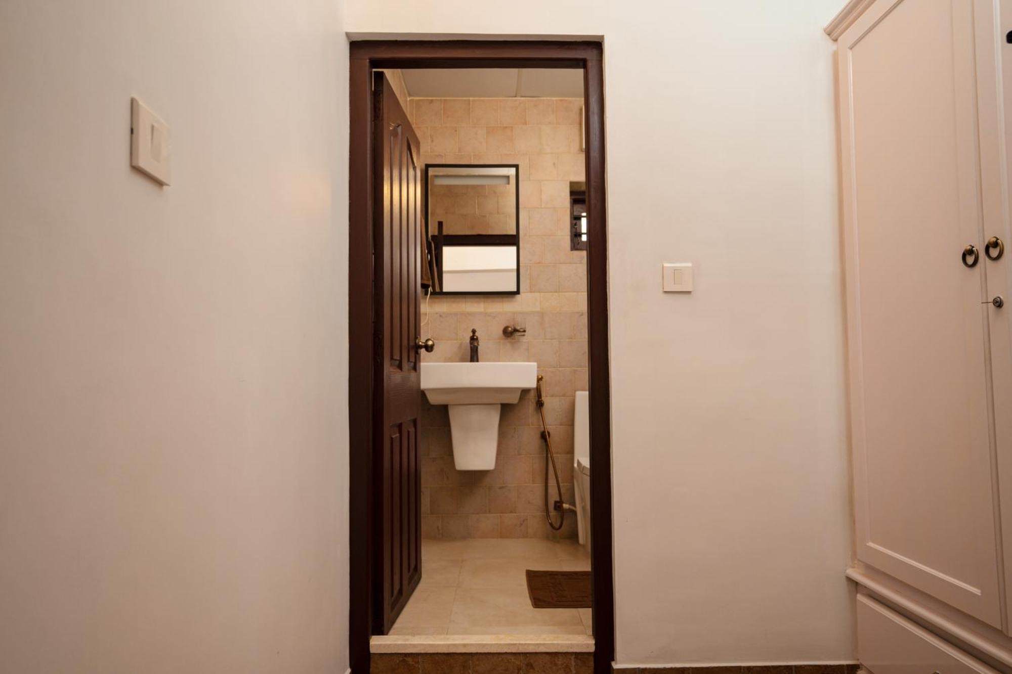 Solo Inn By Hawk Hospitality Kochi Εξωτερικό φωτογραφία