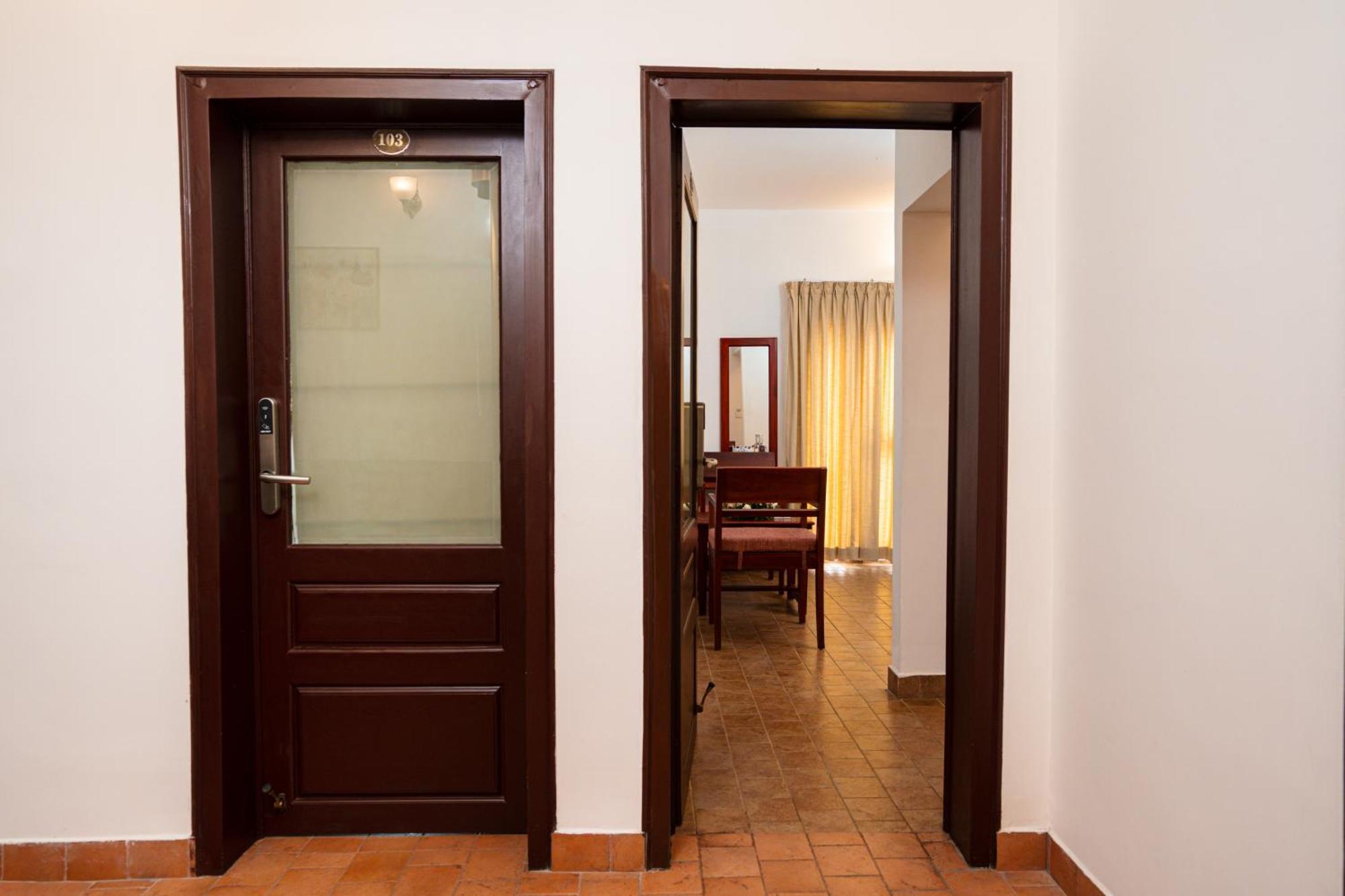 Solo Inn By Hawk Hospitality Kochi Εξωτερικό φωτογραφία