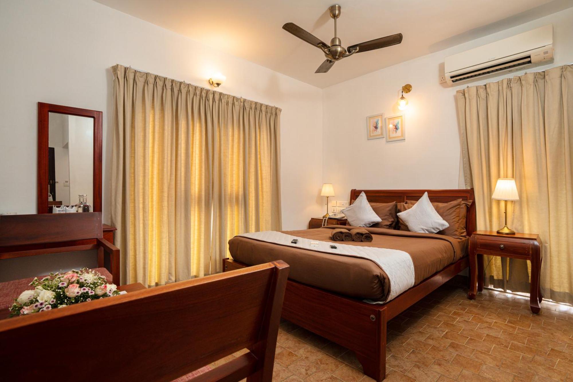 Solo Inn By Hawk Hospitality Kochi Εξωτερικό φωτογραφία